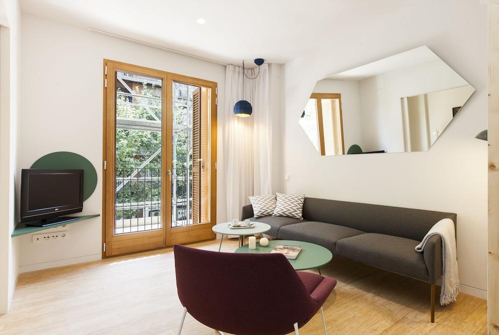 Aspasios Garden Apartment *