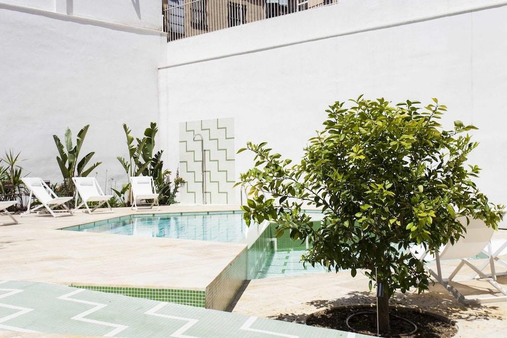 Aspasios Garden Apartment